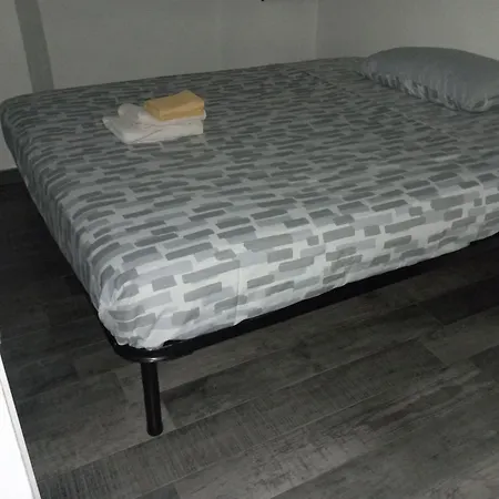 Pit Stop Apartment *